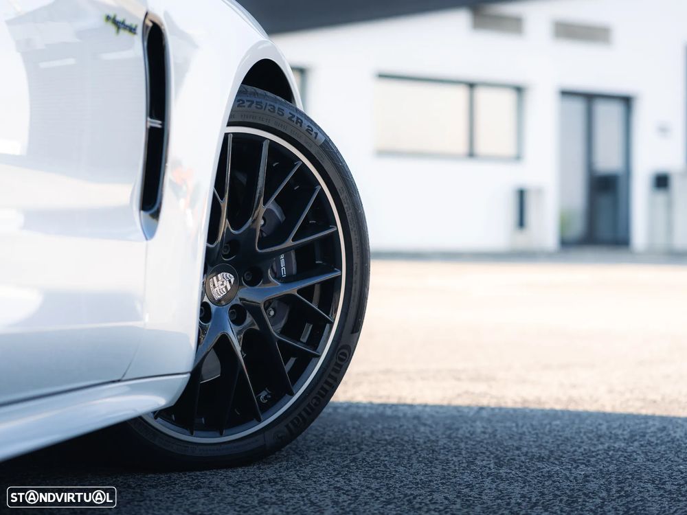 Porsche Panamera 4 E-Hybrid - 35