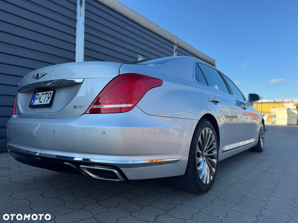 Genesis G90 - 34