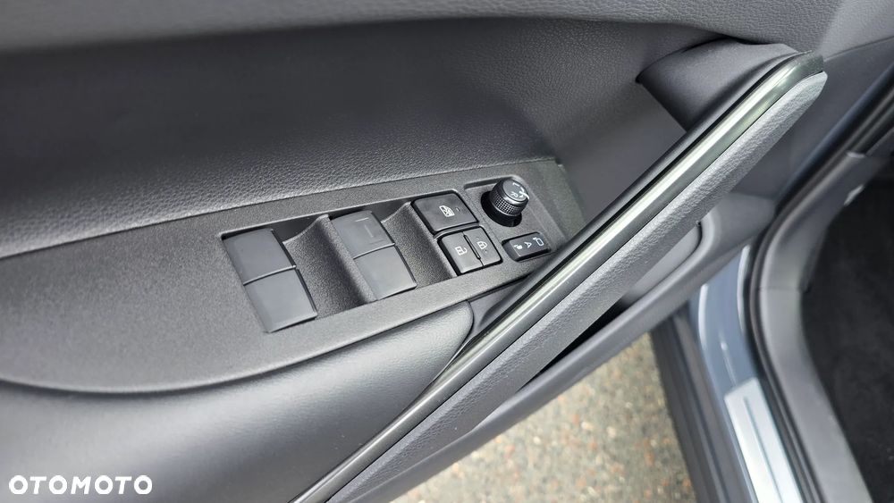 Toyota Corolla Cross 2.0 Hybrid GR Sport - 17