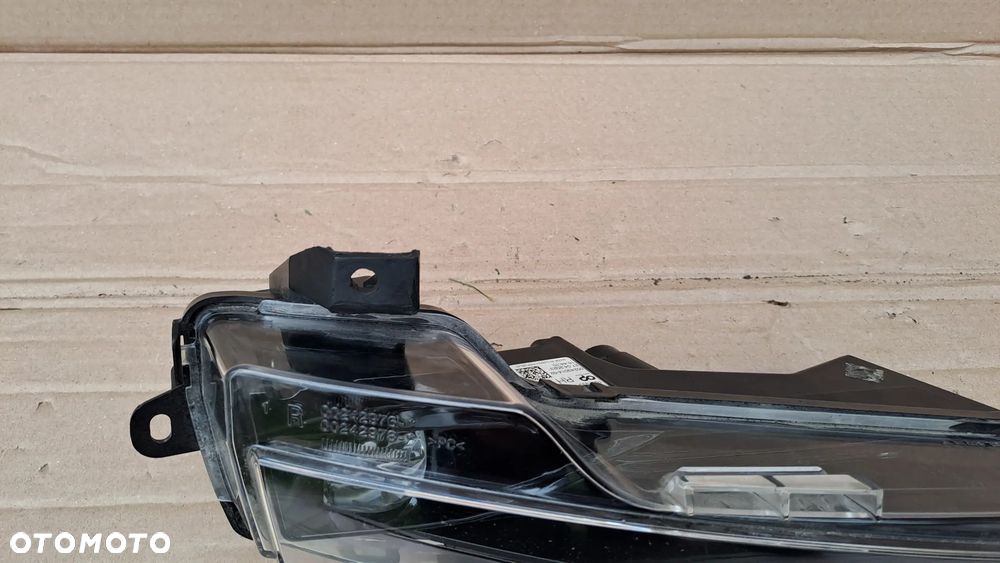 TESLA 3 Y LIFT PRAWY HALOGEN DRL 1507933-00-C - 7