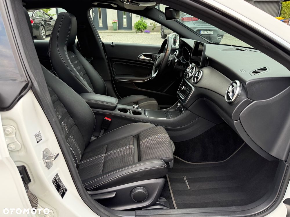 Mercedes-Benz CLA 180 7G-DCT Peak Edition - 20