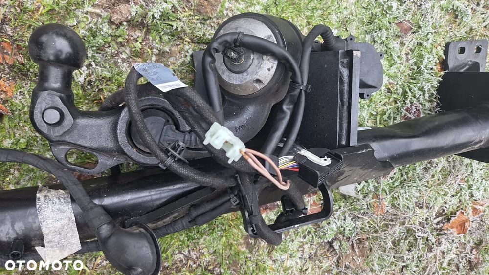 Hak holowniczy Audi Porsche 95C 95C803881AA - 3