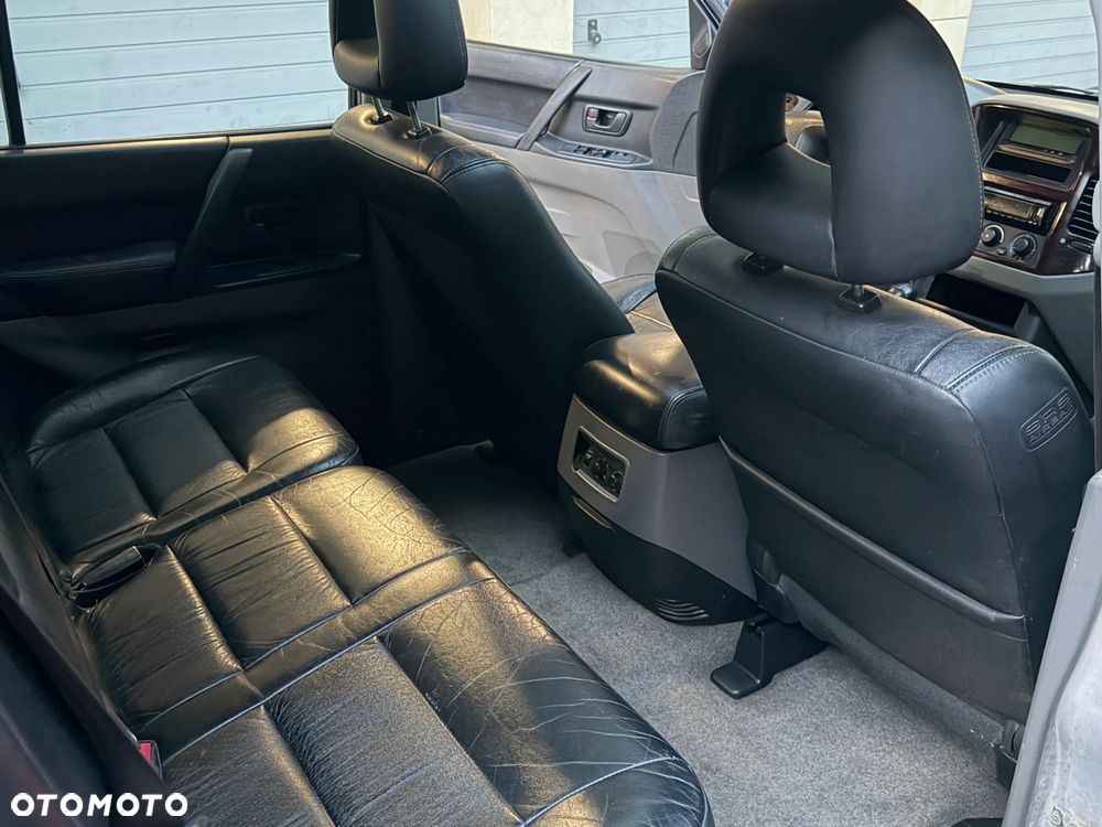 Mitsubishi Pajero - 11