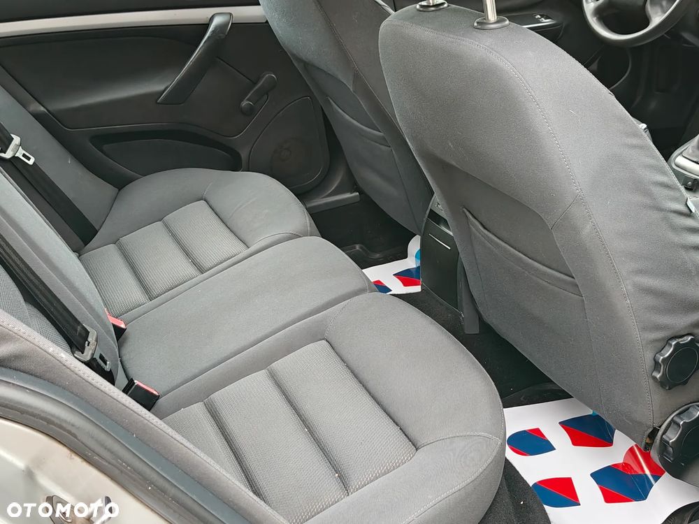 Skoda Octavia 1.6 Selection - 8