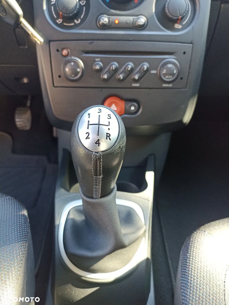 Renault Clio - 23