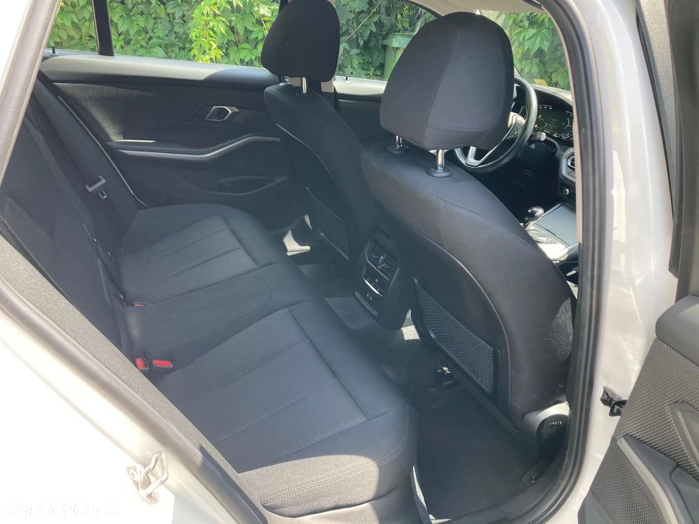 BMW Seria 3 318i Advantage - 15