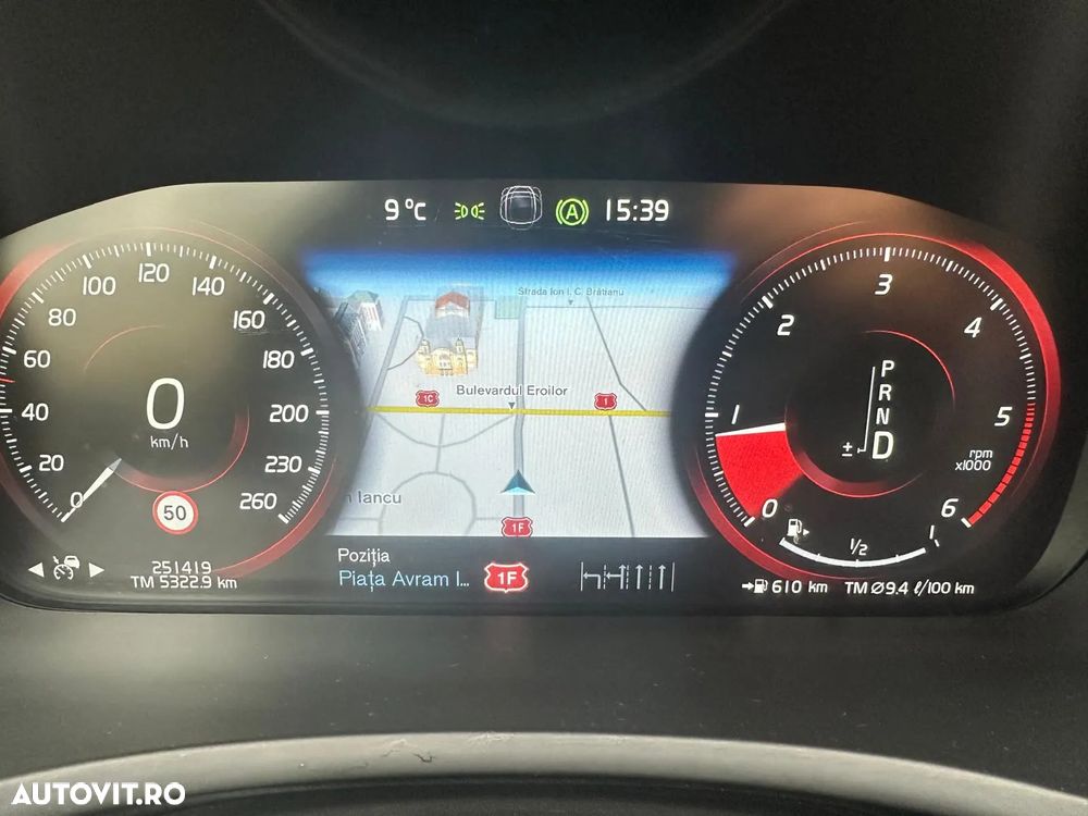 Volvo XC 90 D5 AWD Momentum - 10