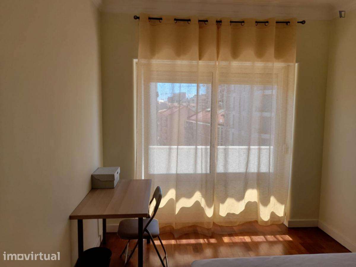 Quarto - localizado em Campo Grande Lisbon - Grande imagem: 2/11