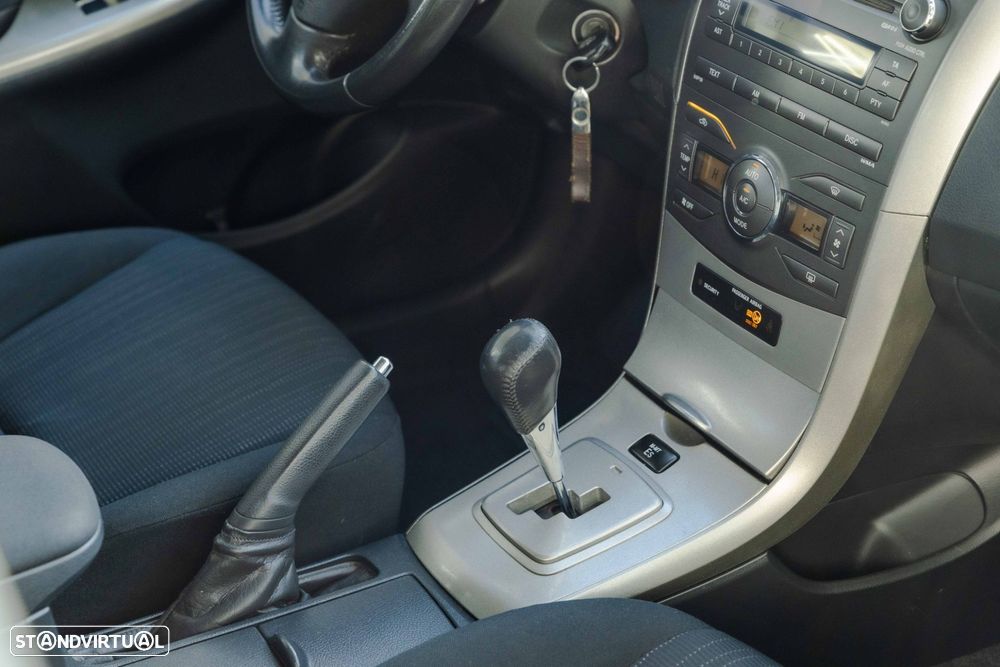 Toyota Corolla 1.4 D-4D Exclusive MM - 21