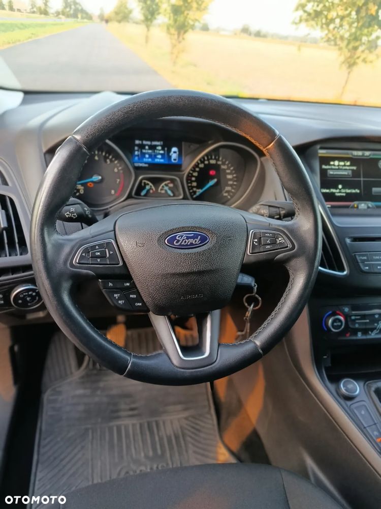 Ford Focus Turnier 1.0 EcoBoost Start-Stopp-System TITANIUM - 10