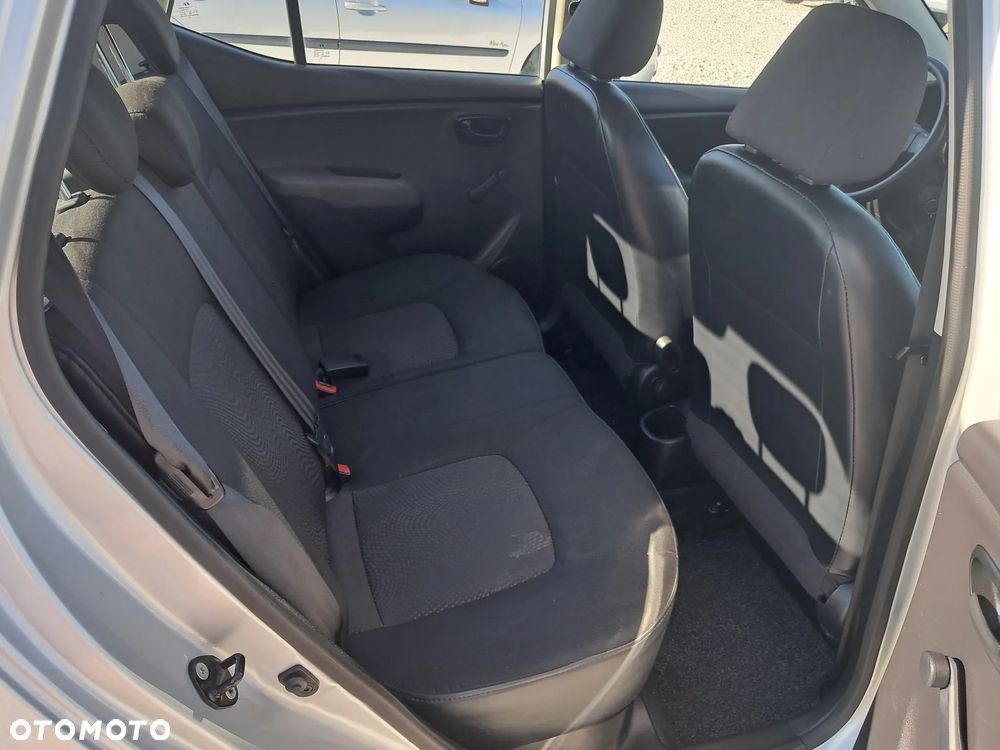 Hyundai i10 1.1 FIFA WM Edition - 12