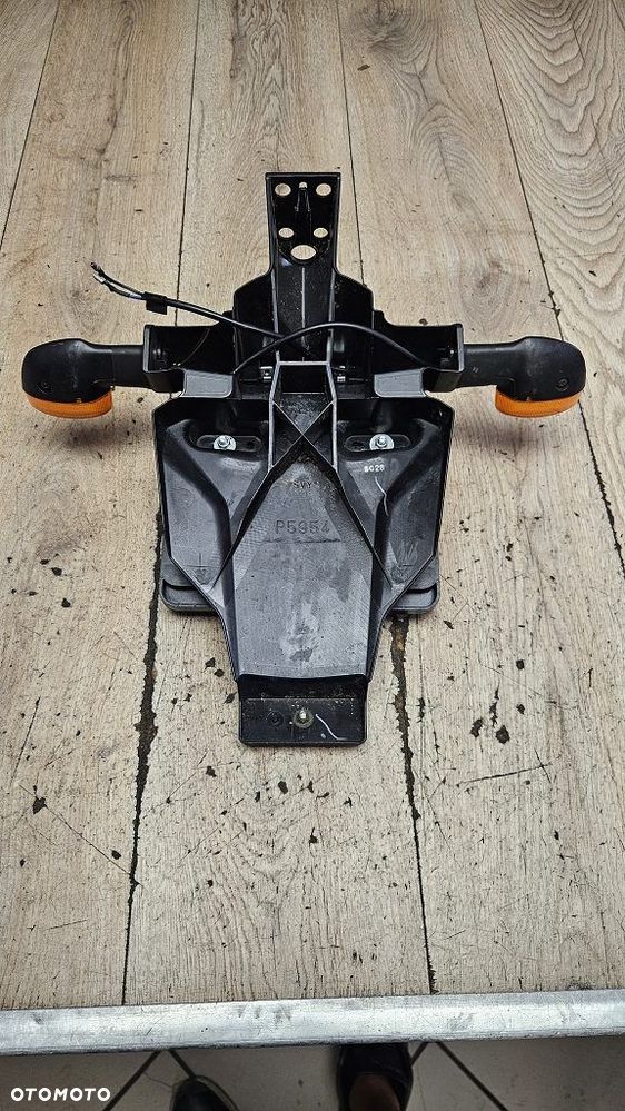 Chlapacz uchwyt tablicy kierunkowskazy Yamaha YZF R1 - 7