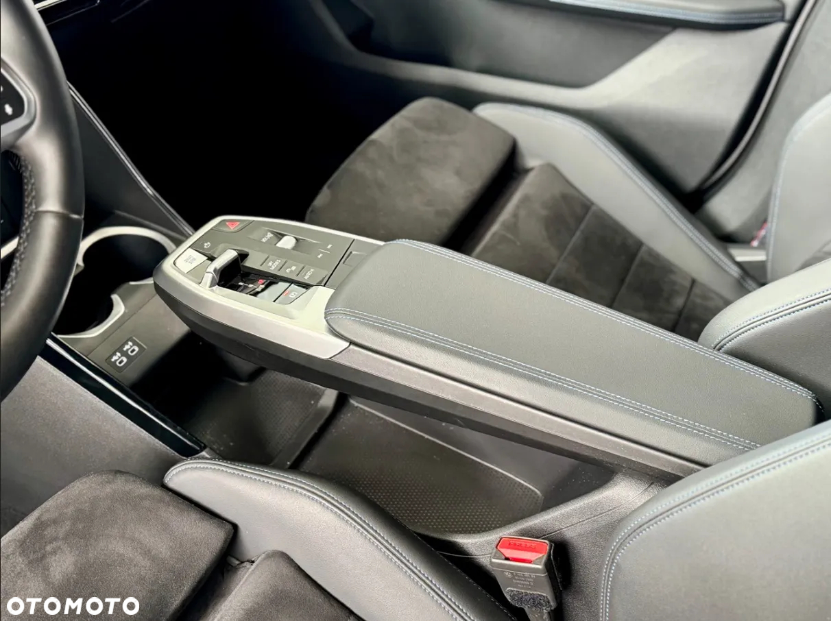 BMW iX1 xDrive30 66.5kWh M Sport - 24
