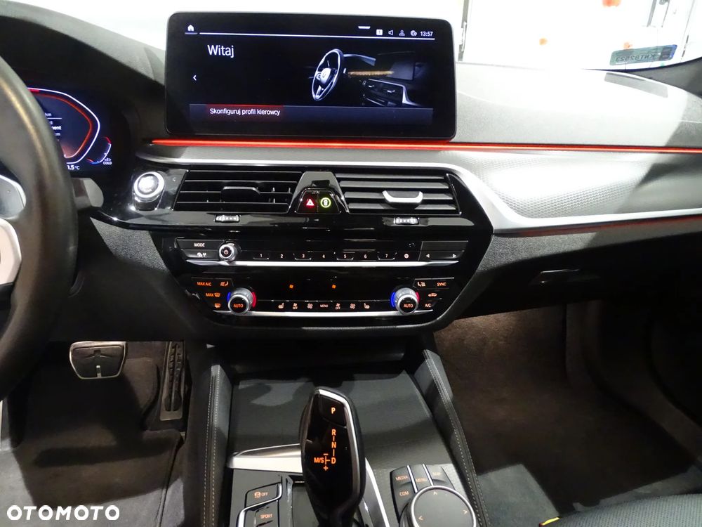 BMW Seria 5 520d xDrive MHEV M Sport sport - 12