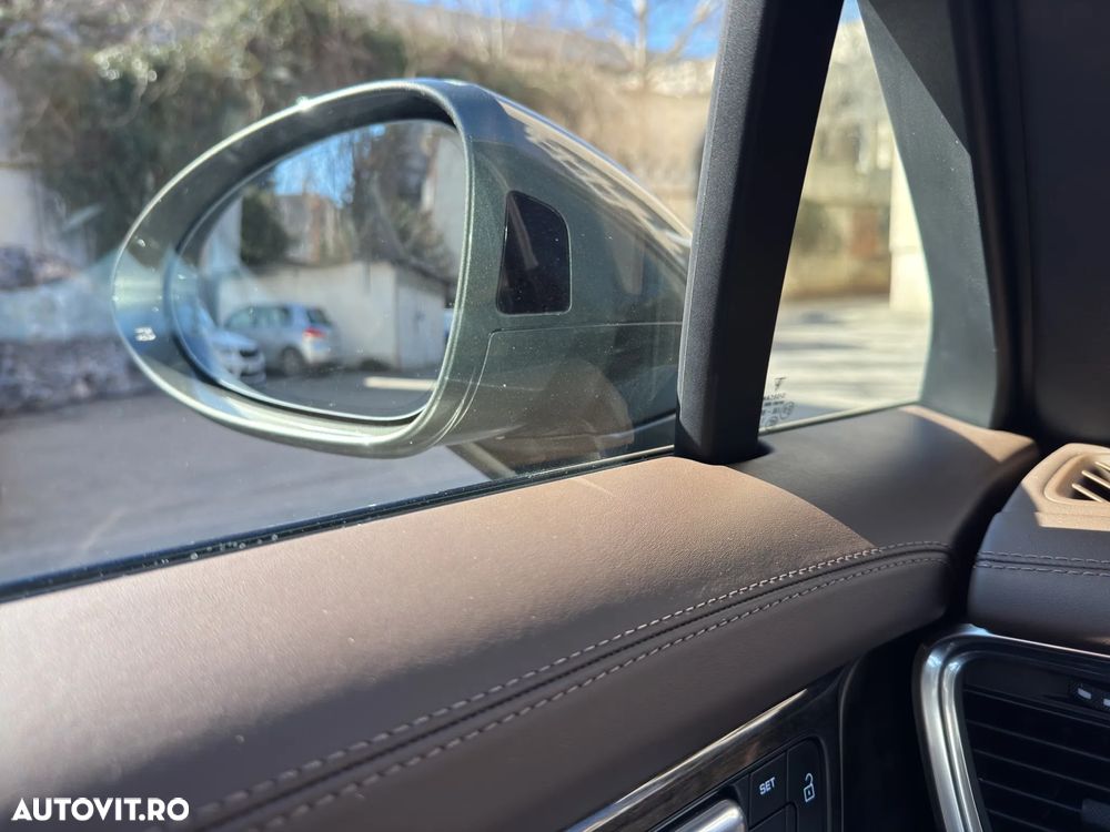 Porsche Panamera 4 Platinum Edition - 35