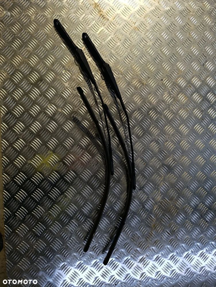 RAMIĘ RAMIONA WYCIERACZKI PRAWA LEWA IVECO DAILY 2014- - 2