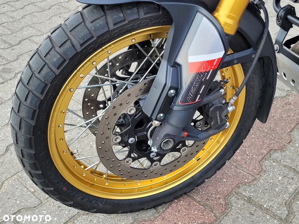 Suzuki V-STROM - 12
