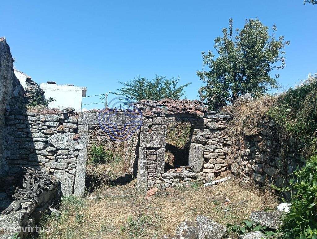 Moradia  na Região do Douro á venda  para recuperar em Coura Armamar - Grande imagem: 4/25