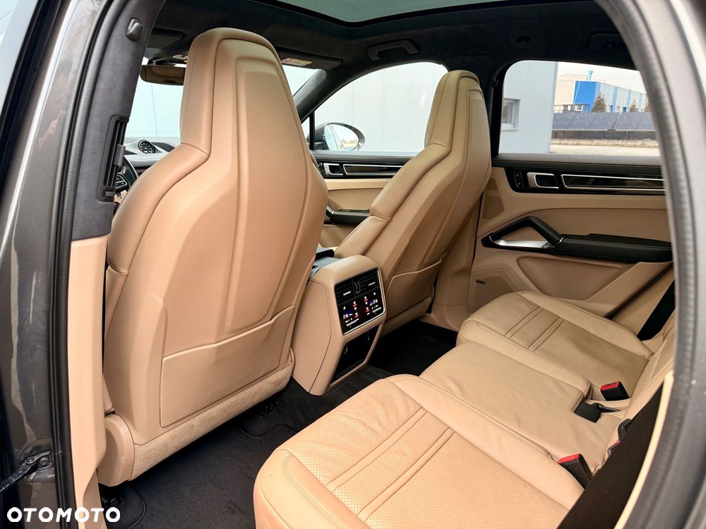 Porsche Cayenne - 33