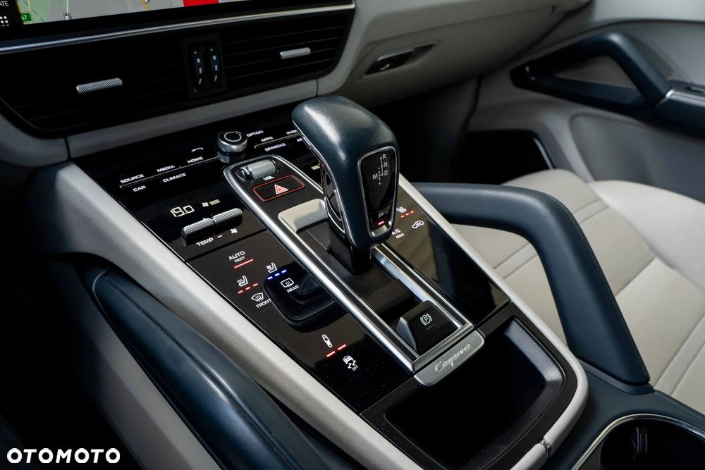 Porsche Cayenne Standard - 30
