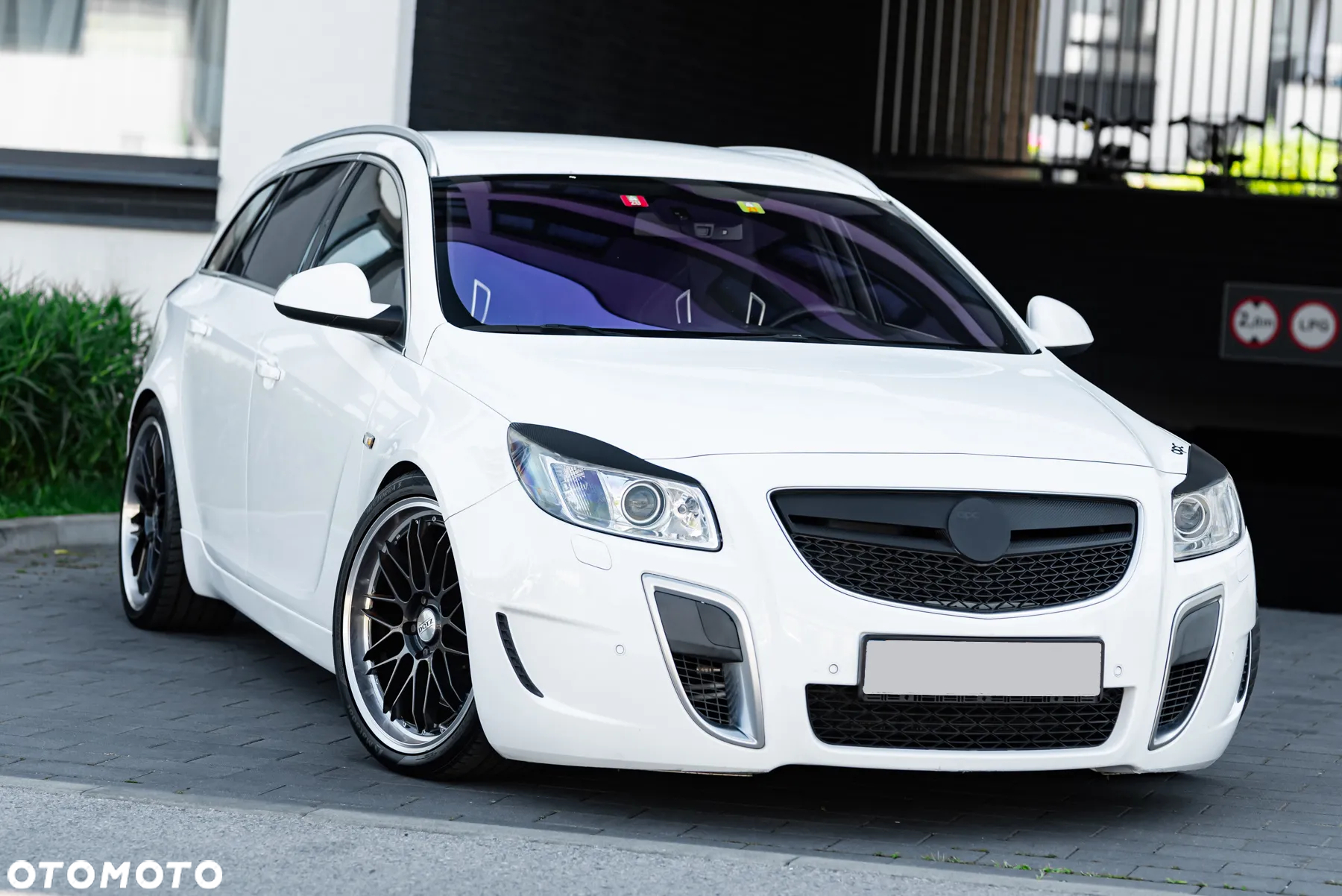Opel Insignia 2.8 V6 Turbo 4x4 Sports Tourer OPC - 2