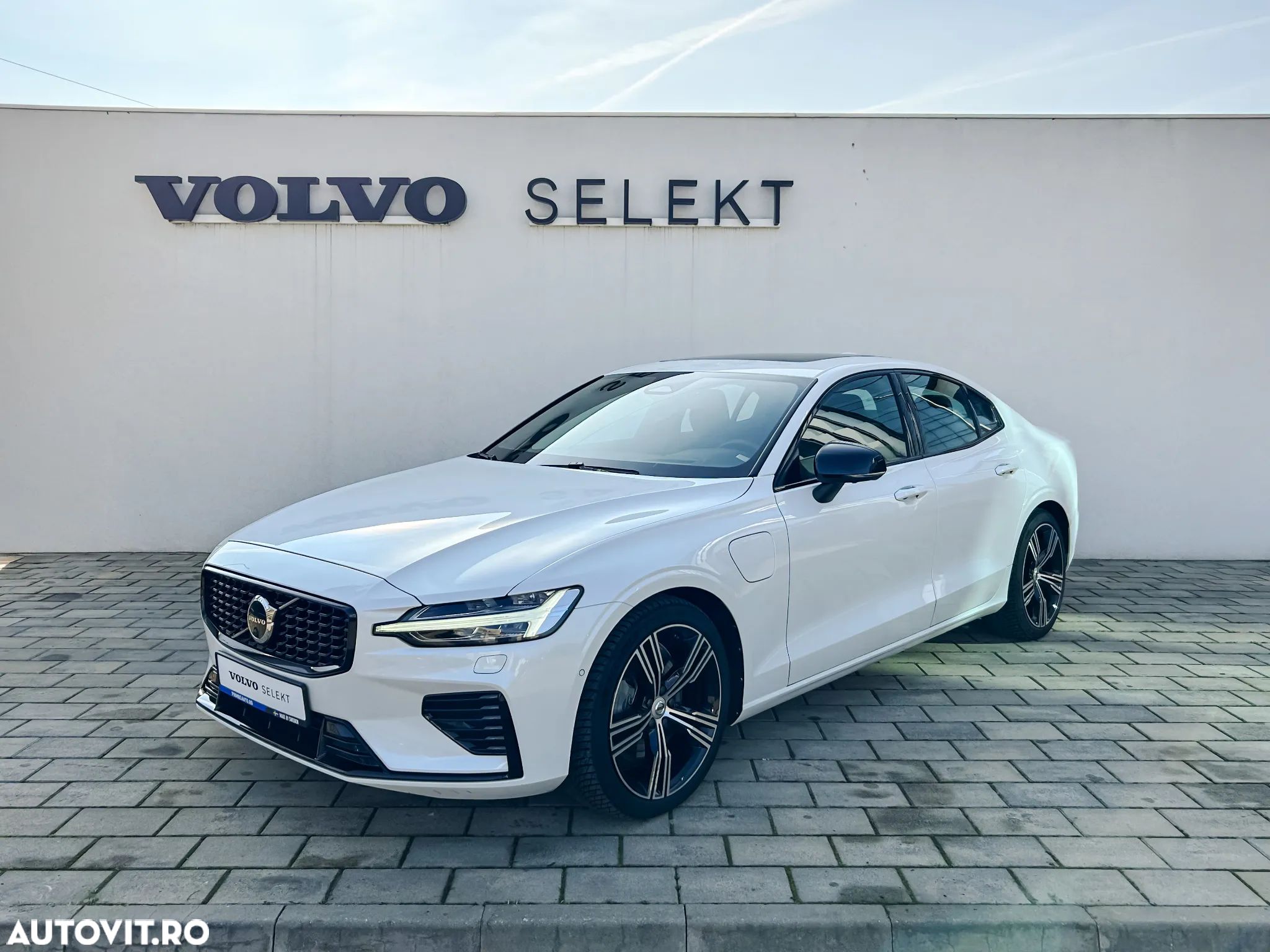 Volvo S60 T8 eAWD R-Design - 1