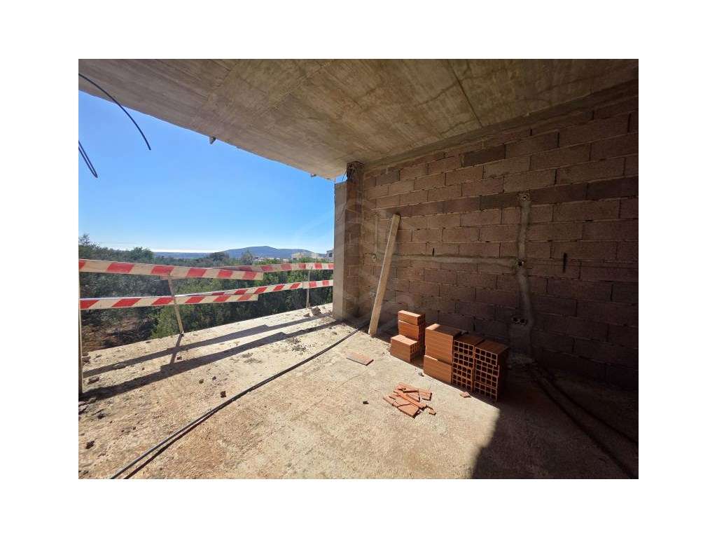 Moradia em construção T3+2 de arquitetura moderna e com vista mar e... - Grande imagem: 5/22
