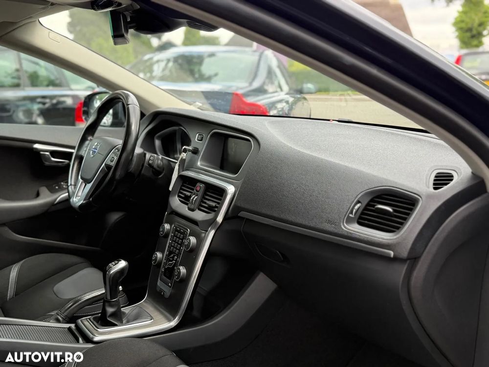Volvo V40 D4 Momentum - 14