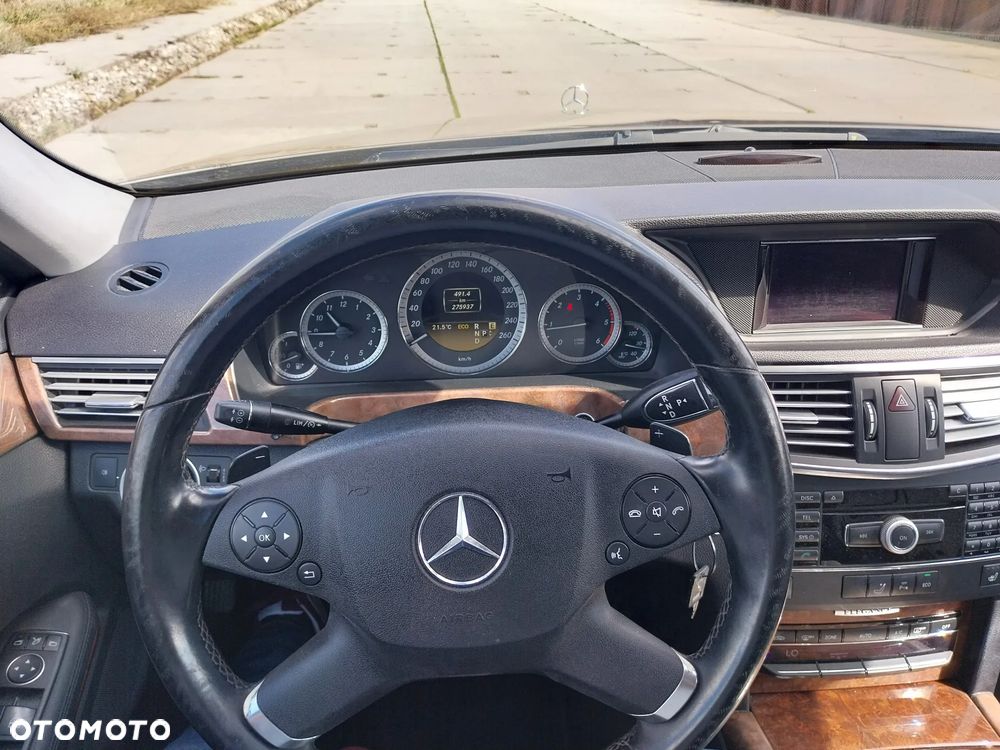 Mercedes-Benz Klasa E 200 BlueTEC 7G-TRONIC Elegance - 17