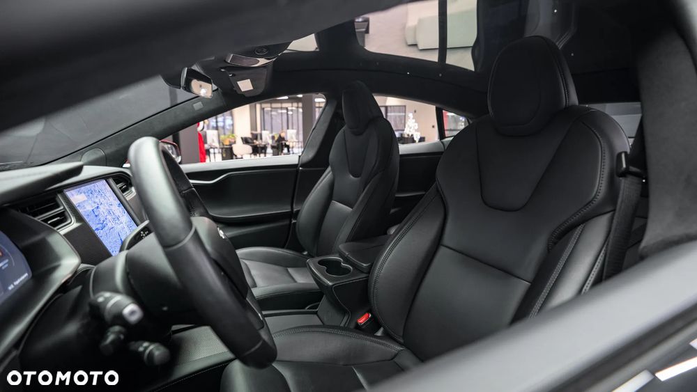 Tesla Model S Performance - 28