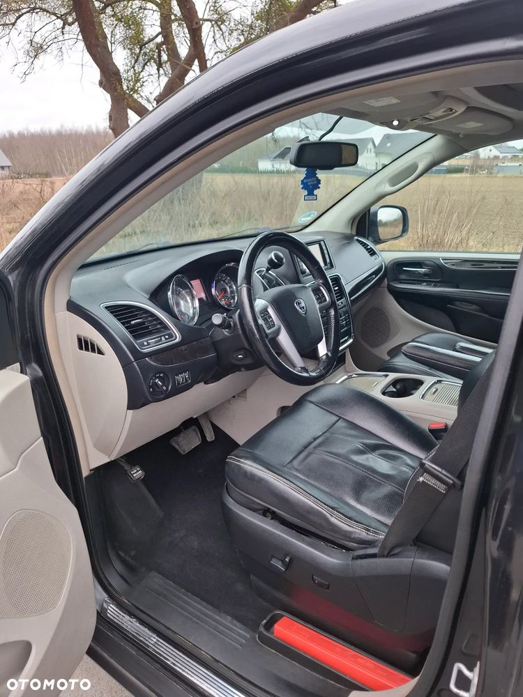 Lancia Voyager 2.8 CRD16v Gold - 7