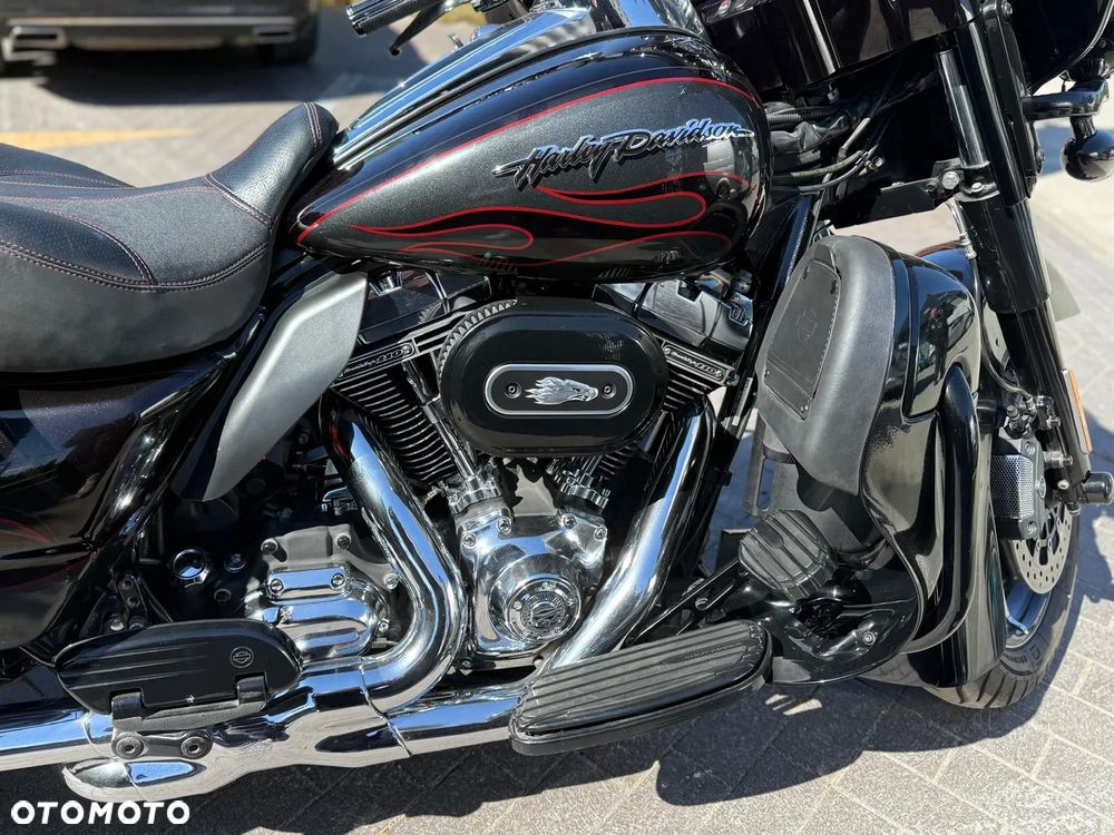 Harley-Davidson FLH Electra Glide - 13