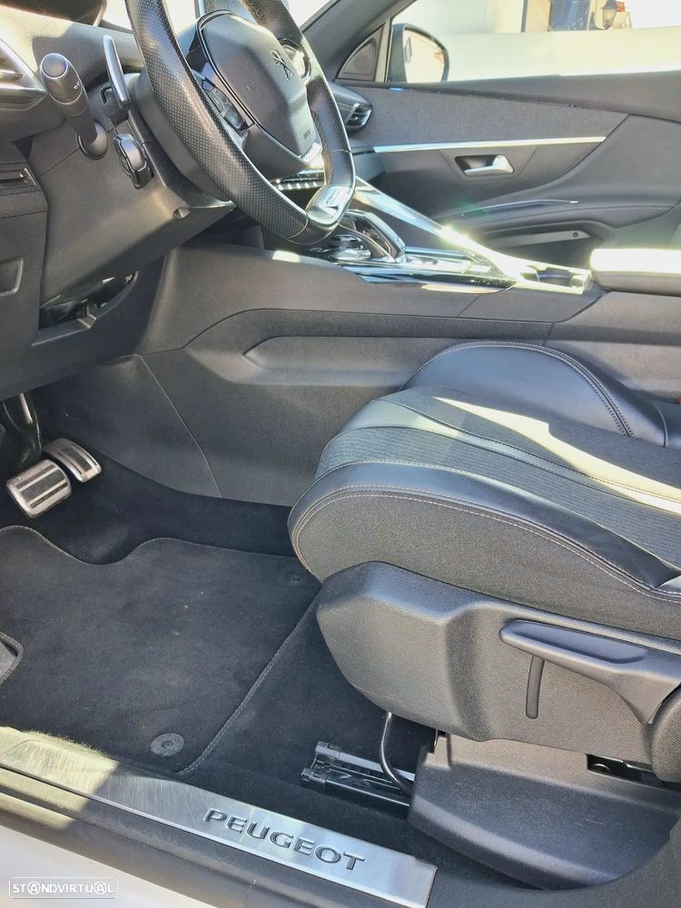 Peugeot 5008 THP 165 EAT6 Allure - 12