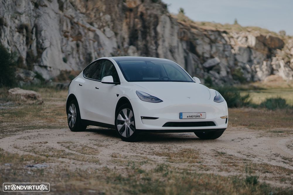 Tesla Model Y Long Range Dual Motor AWD - 9