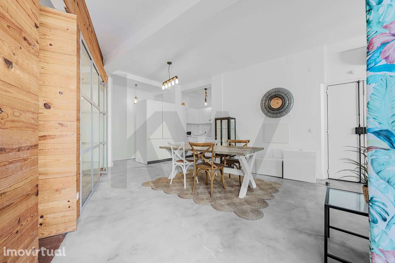 O Refúgio Perfeito na Costa do Castelo: T1+1 Renovado, Terraço de 60 m - Grande imagem: 2/22