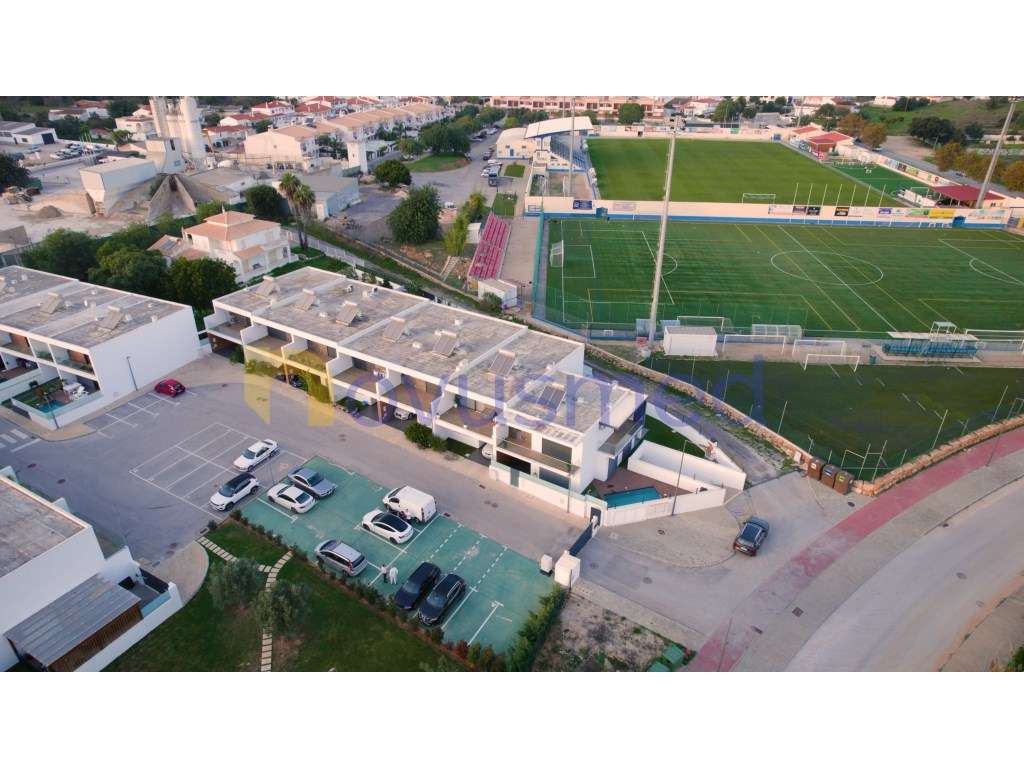 Moradia T3 em zona tranquila nas Ferreiras, Albufeira - Grande imagem: 5/44