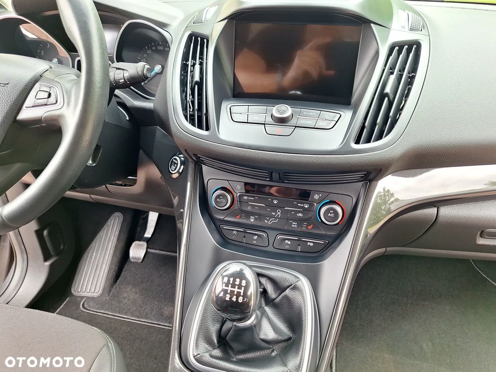 Ford Kuga 1.5 EcoBoost 2x4 Titanium - 19