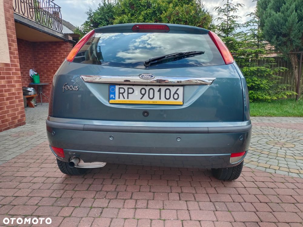 Ford Focus Ghia - 3