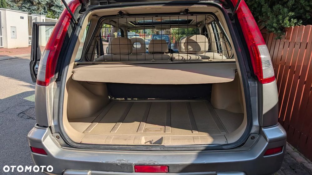 Nissan X-Trail 2.0 Luxury - 17
