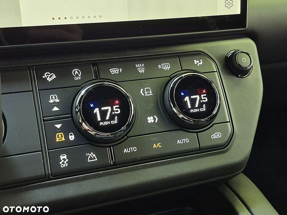 Land Rover Defender 110 P635 OCTA - 35