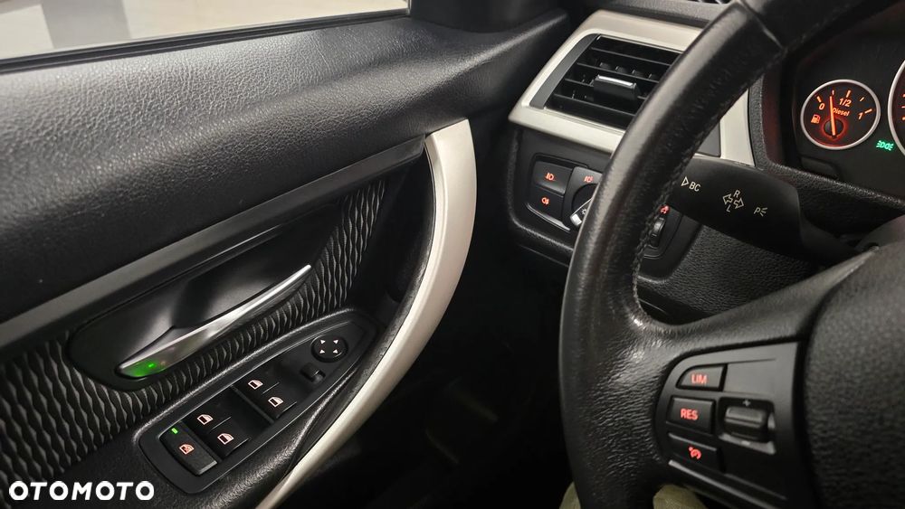 BMW Seria 3 320d Efficient Dynamics Luxury Line - 16