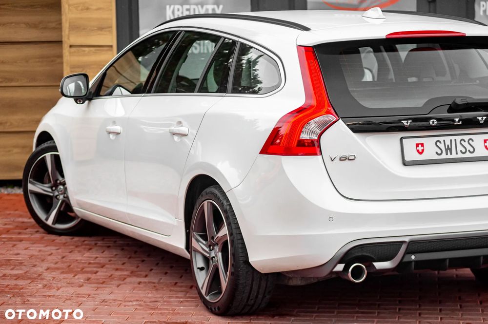 Volvo V60 D5 AWD Geartronic R-Design - 9