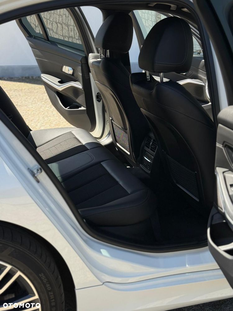 BMW Seria 3 320d xDrive Sport Line - 15