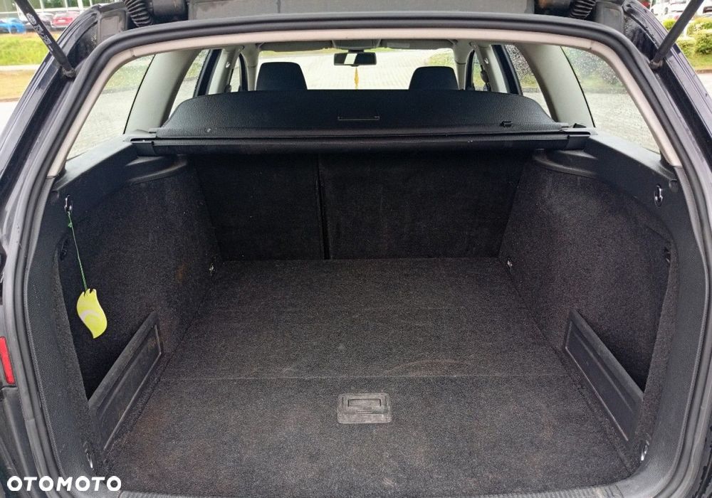 Volkswagen Passat - 12