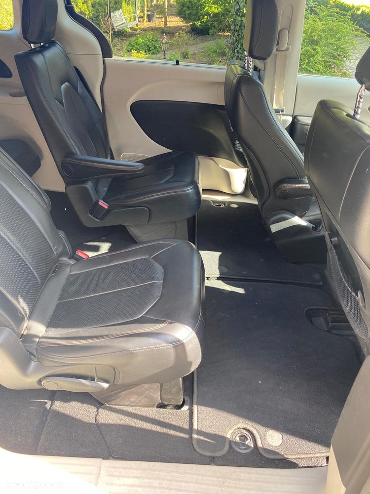 Chrysler Pacifica - 7