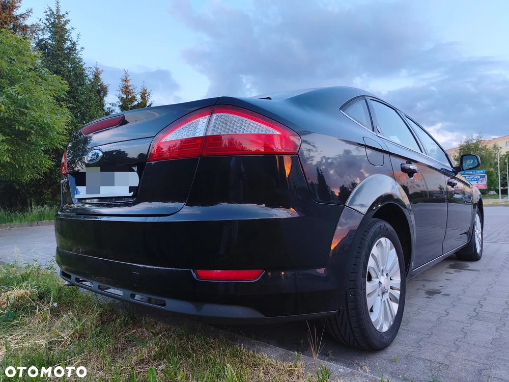 Ford Mondeo 2.0 Ghia - 9