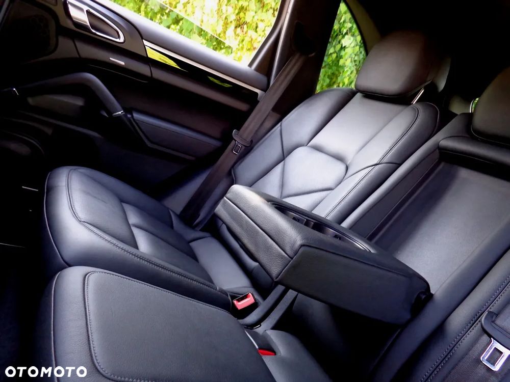 Porsche Cayenne - 26