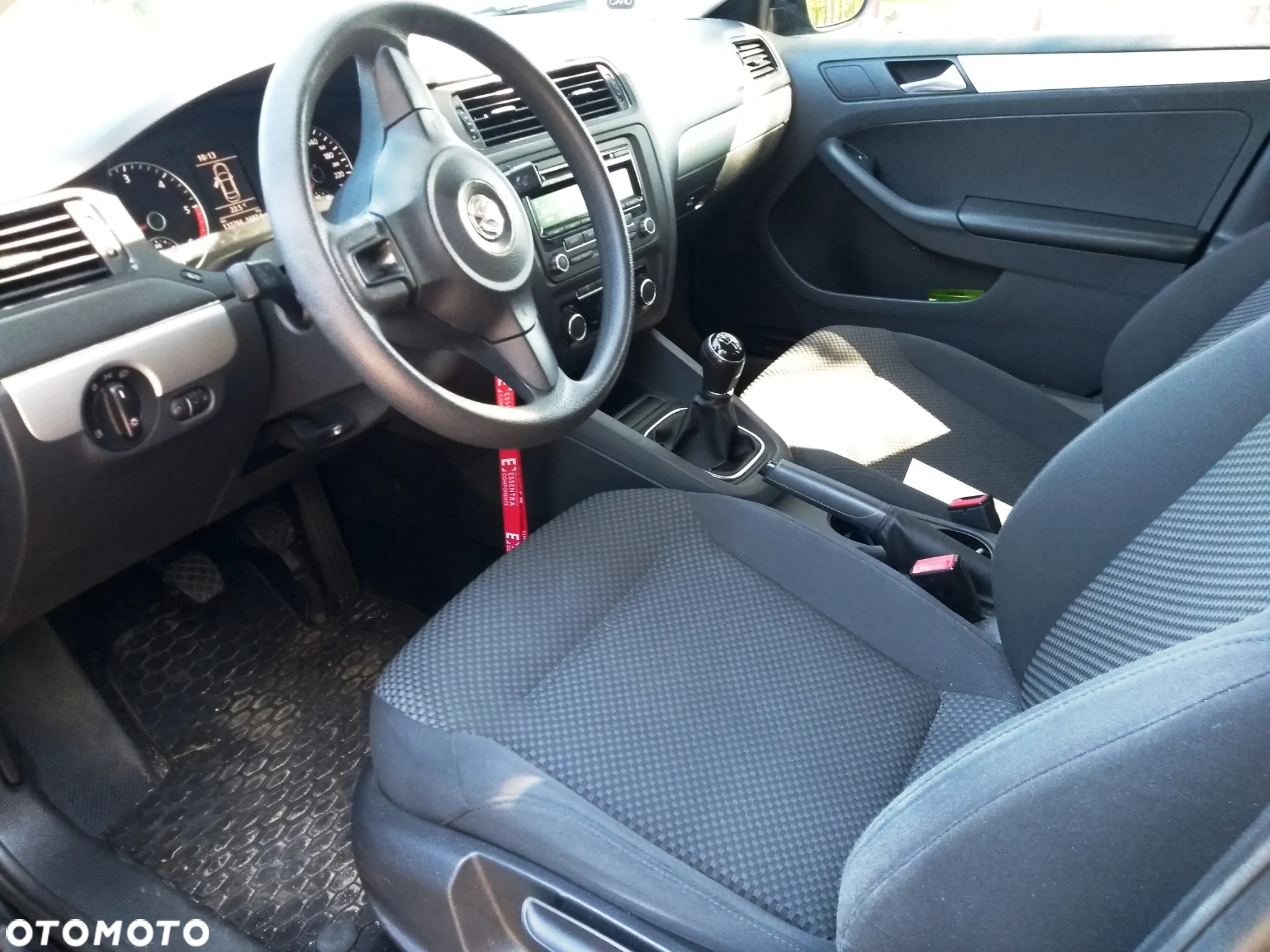 Volkswagen Jetta 1.6 TDI Comfortline - 10