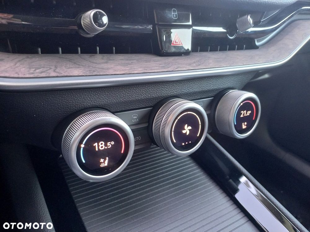 Skoda Superb 2.0 TDI SCR 4x4 L&K DSG - 16