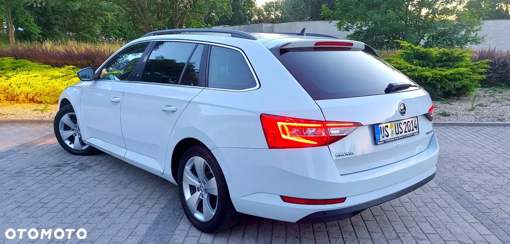 Skoda Superb 2.0 TDI Premium Edition - 11